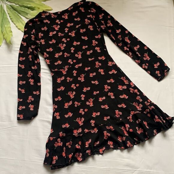 🌺MISSGUIDED Black Floral Ruffle Faux Wrap Dress🌺 - Picture 9 of 12